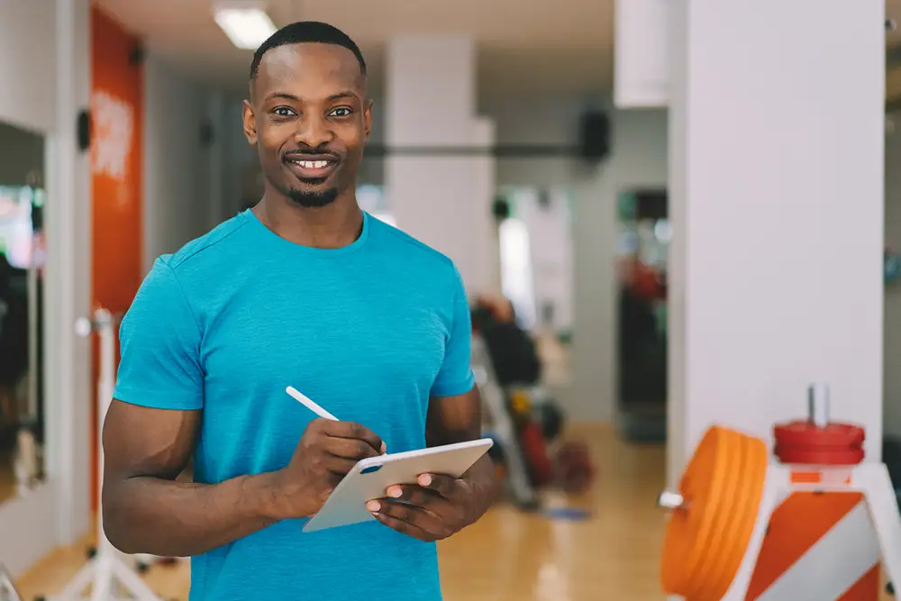 instrutor de fitness na academia